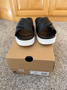 UGG Zane Crossband Platform Sandals